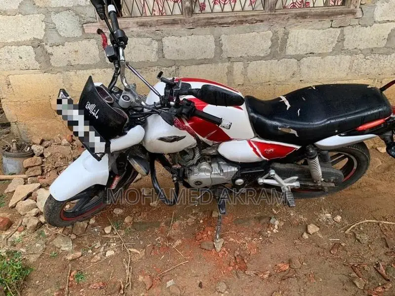 Bajaj V15 2019