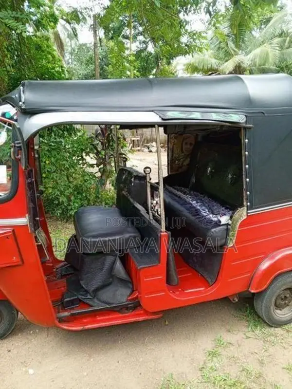 Bajaj RE 2011