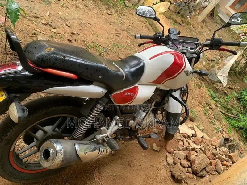 Bajaj V15 2019