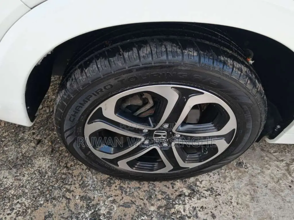 Honda Vezel 2015 SUV (Used)