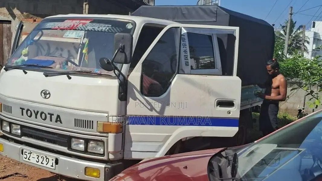 Toyota Dyna 1987 Crew Cab (Used)
