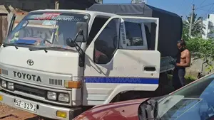 Toyota Dyna 1987 Crew Cab (Used)