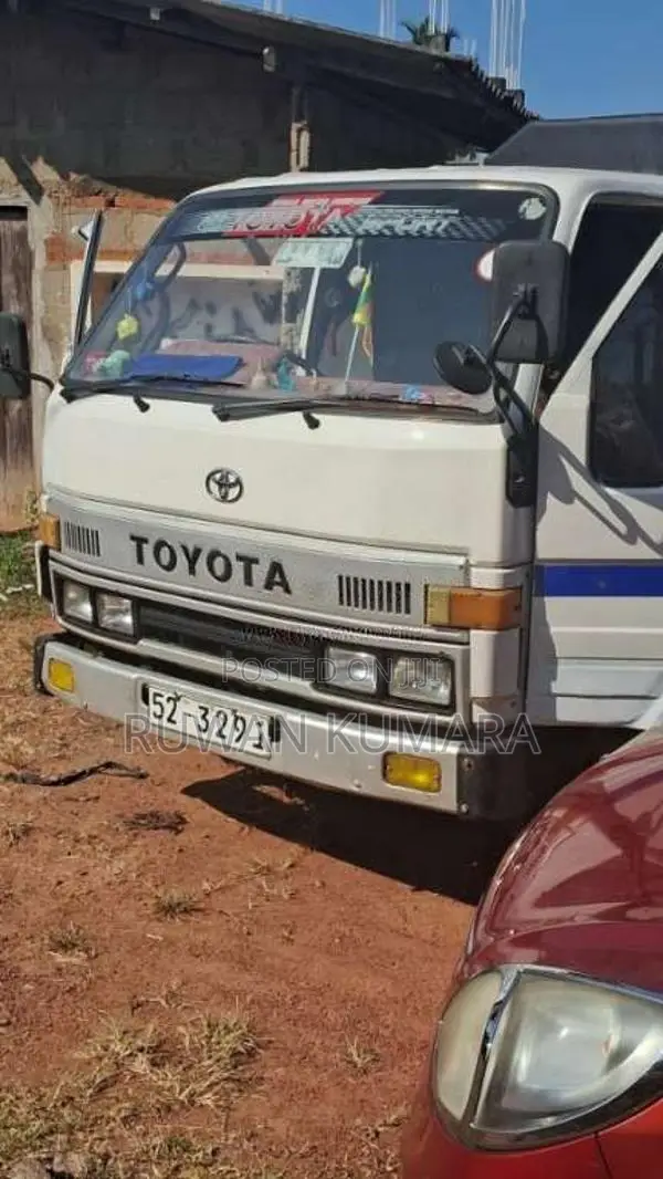 Toyota Dyna 1987 Crew Cab (Used)
