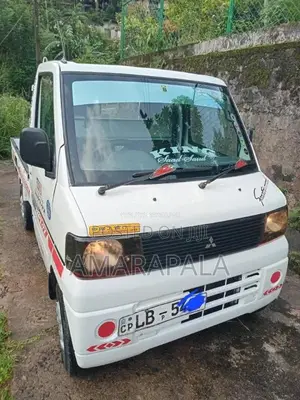 Mitsubishi UT61 2006 Lorry (Used)