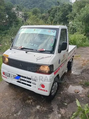 Mitsubishi UT61 2006 Lorry (Used)