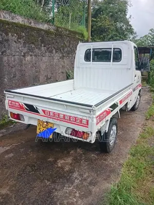 Mitsubishi UT61 2006 Lorry (Used)