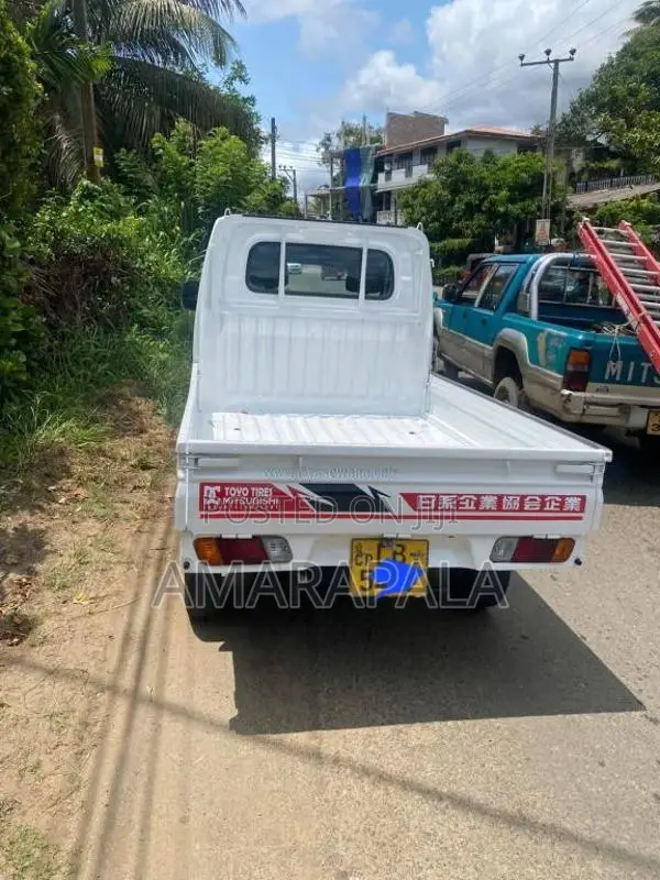 Mitsubishi UT61 2006 Lorry (Used)