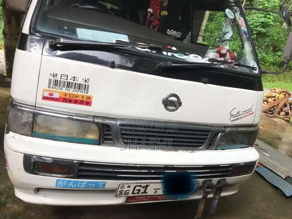 Nissan CARAVAN LONG 2001 Van (Used)