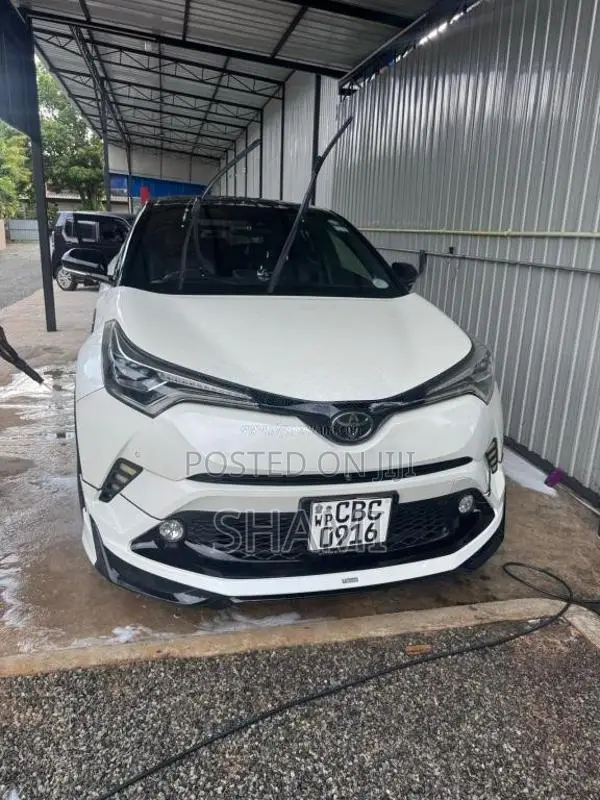 Toyota CHR 2017 SUV (Used)