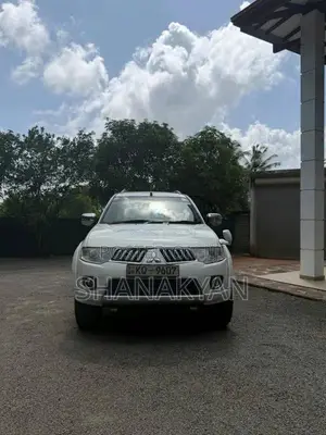 Mitsubishi Montero Spots 2011 SUV (Used)