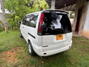 Toyota Noah CR42 Flatroof 2002 Van (Used)