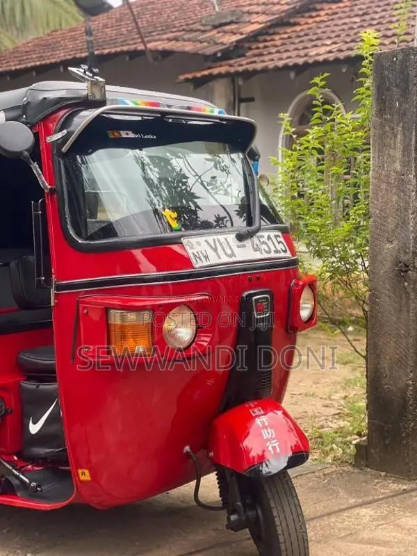 Bajaj RE 205 2011 Three Wheel (Used)