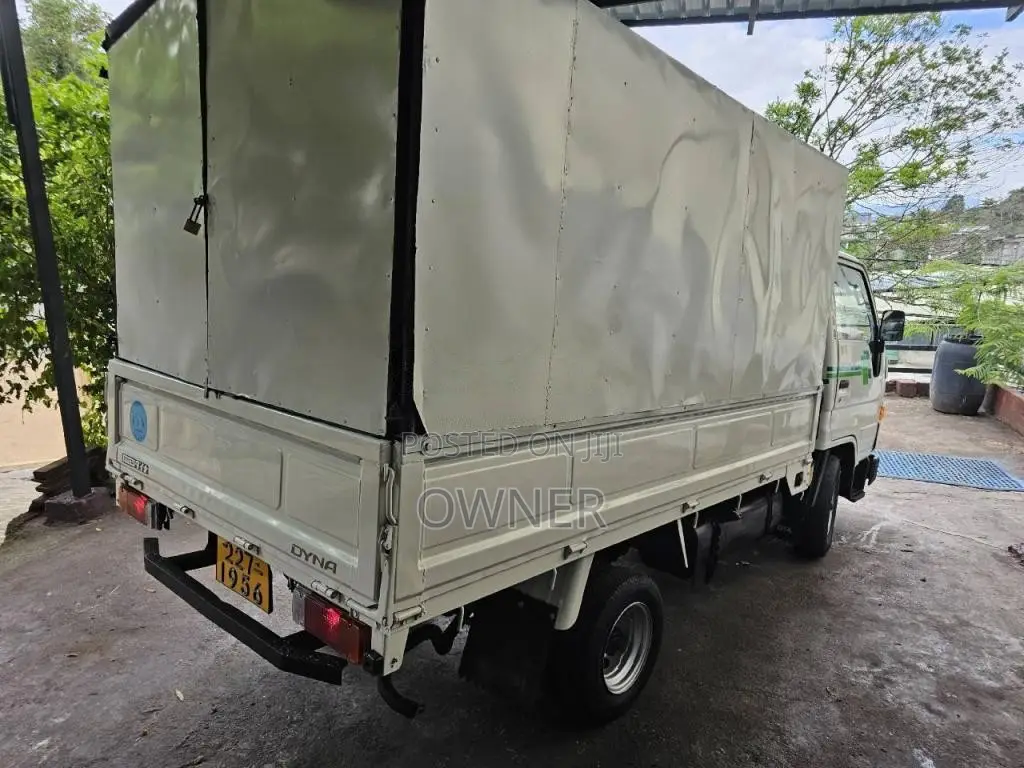 Toyota Toyoace 1995 Lorry (Used)