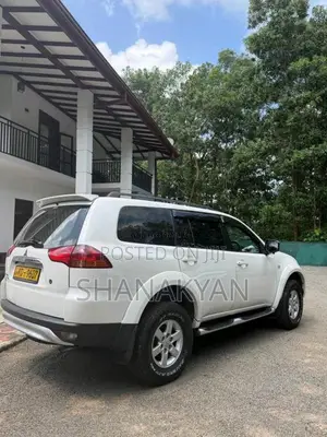 Mitsubishi Montero Spots 2011 SUV (Used)