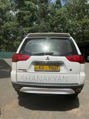 Mitsubishi Montero Spots 2011 SUV (Used)