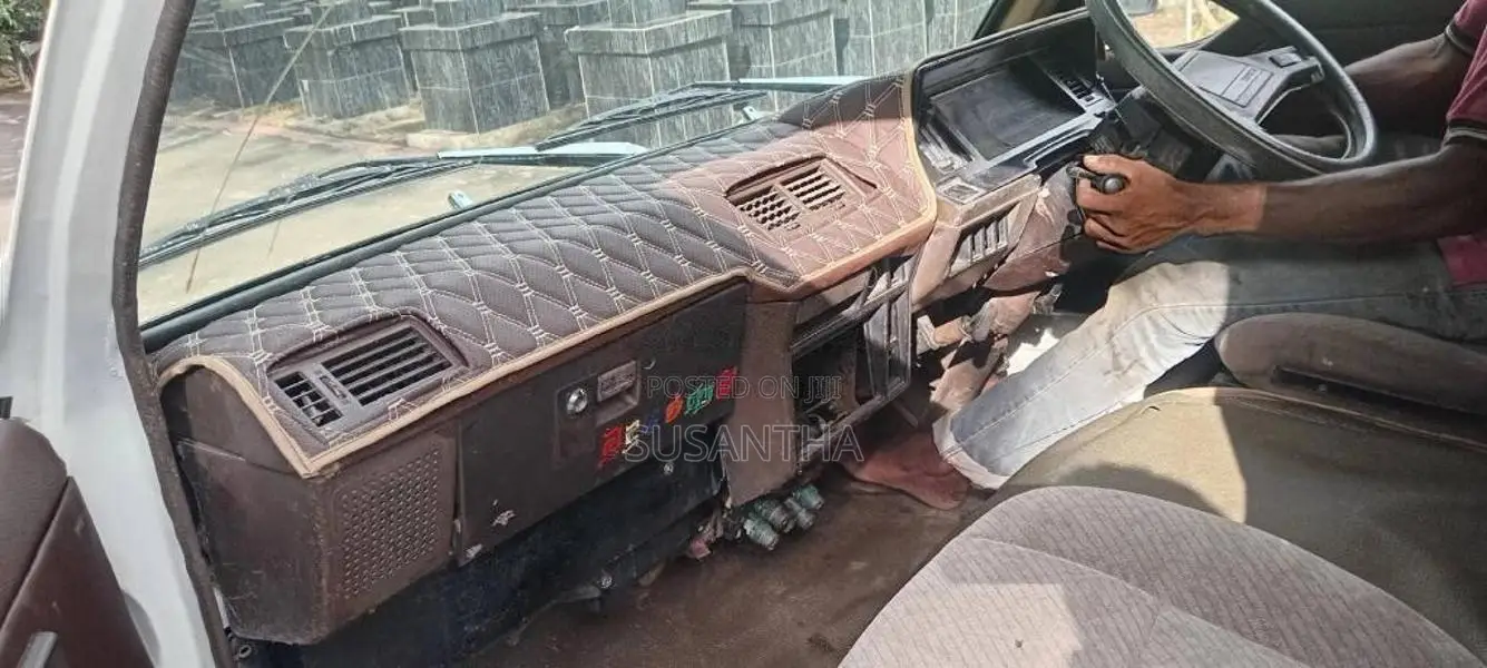 Toyota HIACE 1987 Van (Used)