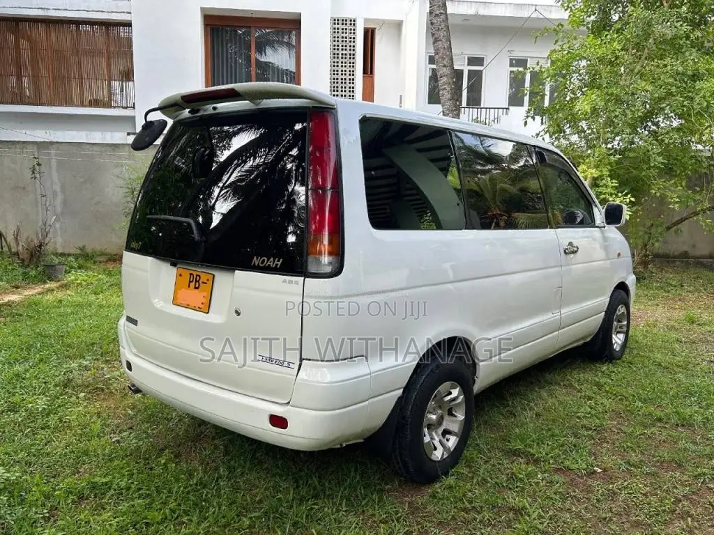 Toyota Noah CR42 Flatroof 2002 Van (Used)