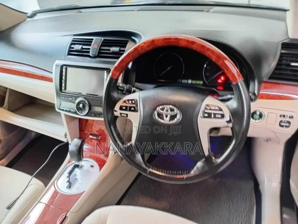 Toyota Premio 2013 Car (Used)