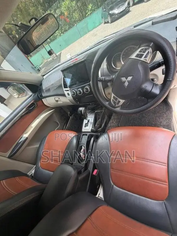 Mitsubishi Montero Spots 2011 SUV (Used)