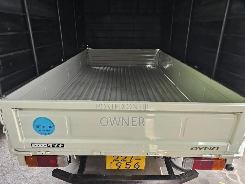 Toyota Toyoace 1995 Lorry (Used)