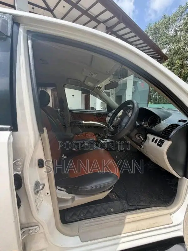 Mitsubishi Montero Spots 2011 SUV (Used)