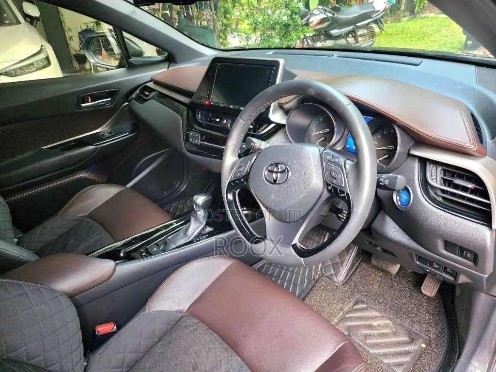 Toyota CHR HYBRID NGX10 2017 SUV (Used)