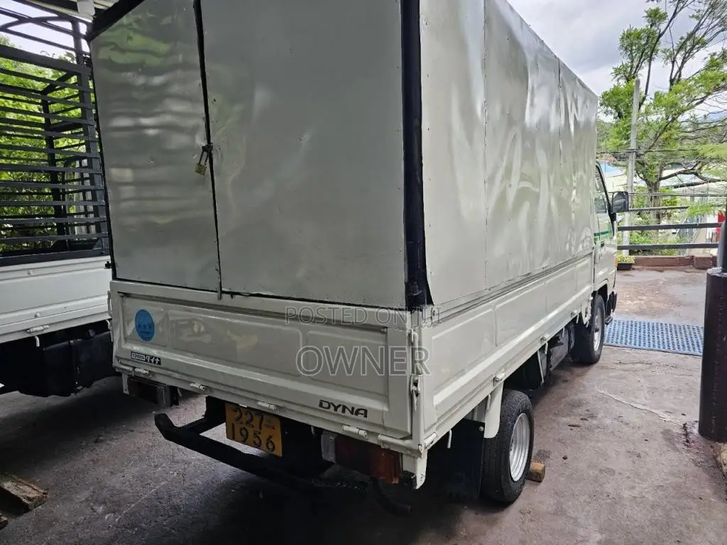 Toyota Toyoace 1995 Lorry (Used)