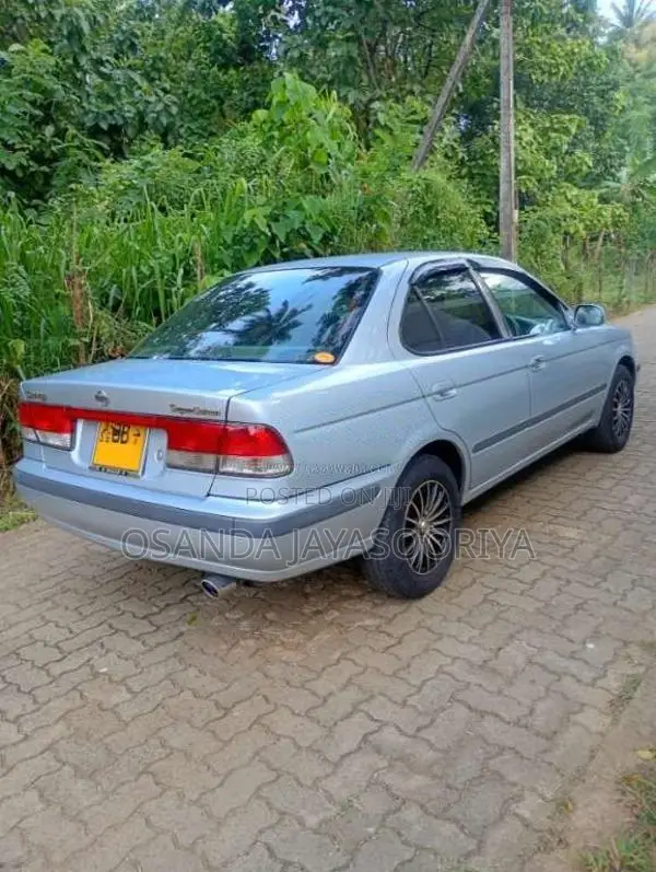 Nissan SUNNY FB15 2004 Car (Used)