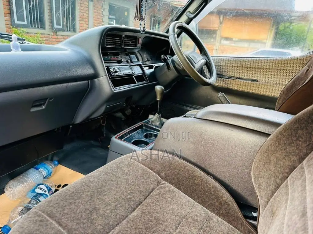 Toyota Dolphin LH113 Long 1993 Van (Used)