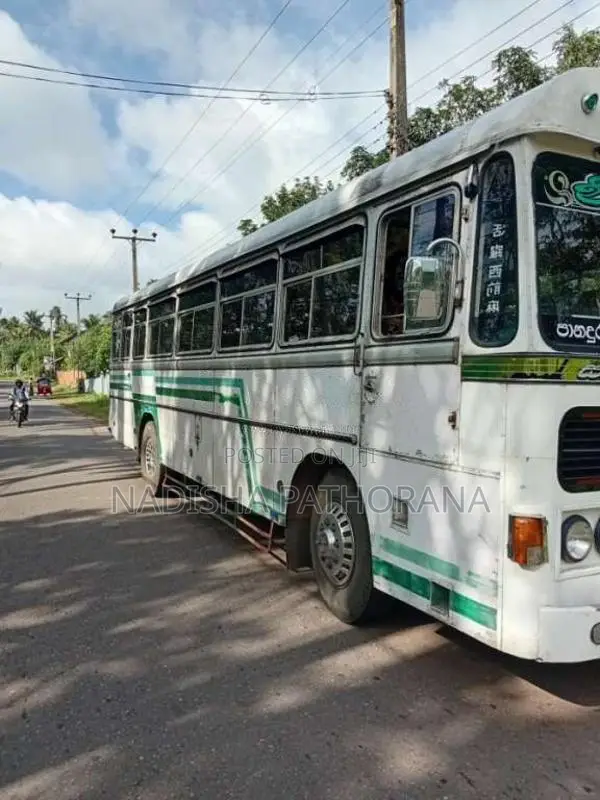 Ashok-Leyland Viking 2004 Bus (Used)