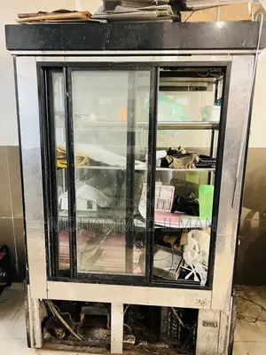 6feet Granite Sinmag Brand Cake and Bun Display Showcases