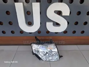 Mitsubishi Montero V98W Head Lamp Right Side