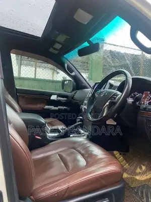 Toyota Land Cruiser Sahara 2016