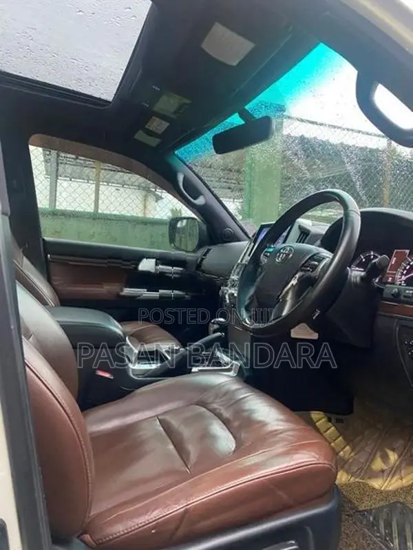 Toyota Land Cruiser Sahara 2016