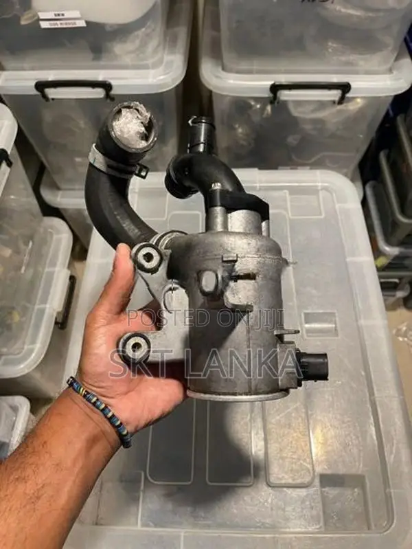 Genuine Mercedes C350e Hybrid W205 2017 Engine Water Pump