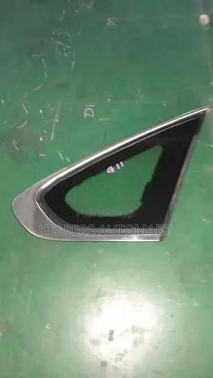 Nissan Bluebird G11 Quater Glass