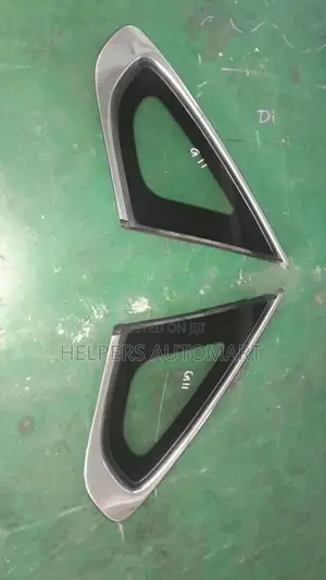Nissan Bluebird G11 Quater Glass