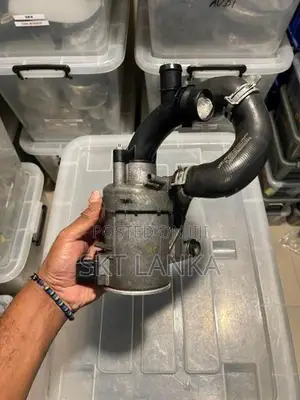 Genuine Mercedes C350e Hybrid W205 2017 Engine Water Pump