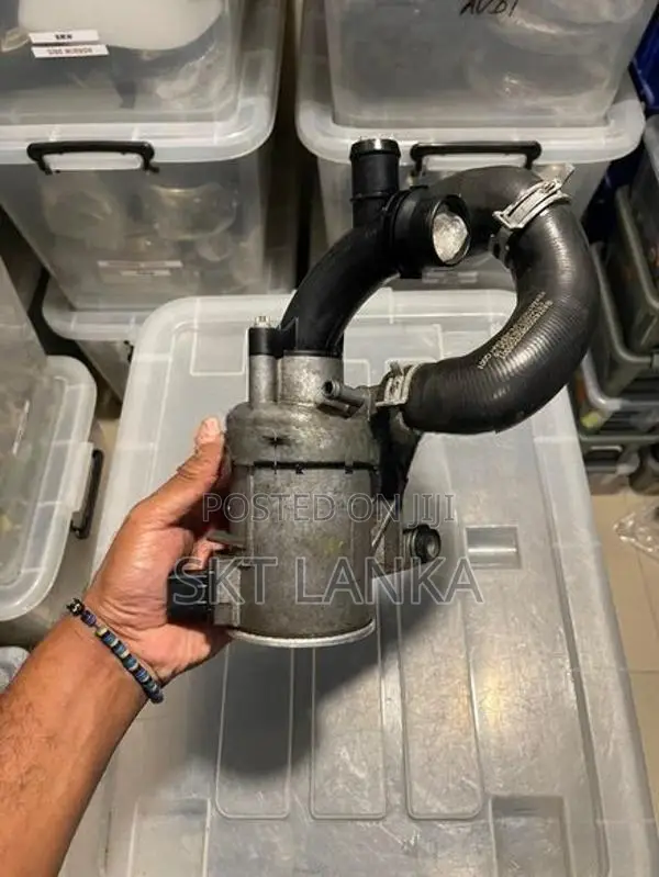Genuine Mercedes C350e Hybrid W205 2017 Engine Water Pump