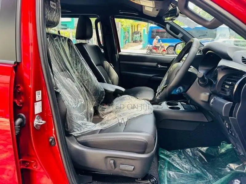 Toyota Hilux Rocco B5 2.8L B/NEW 2025