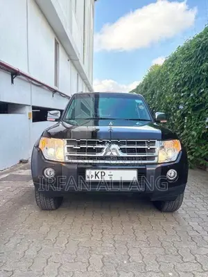 Mitsubishi Montero 2011