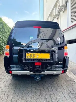 Mitsubishi Montero 2011