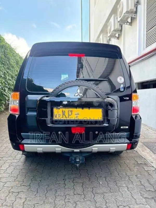 Mitsubishi Montero 2011