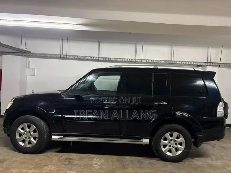 Mitsubishi Montero 2011