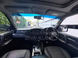 Mitsubishi Montero 2011