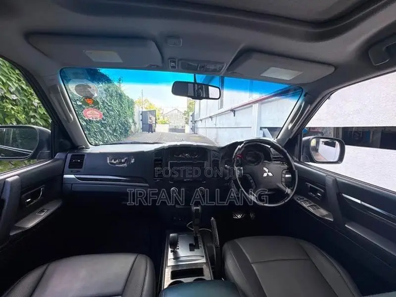 Mitsubishi Montero 2011
