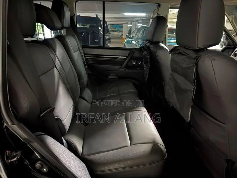 Mitsubishi Montero 2011