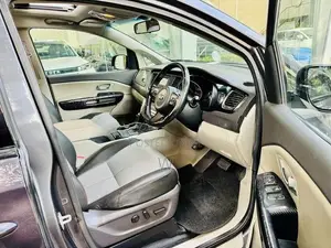 Kia Carnival Luxury 7 Seat Sunroo 2015