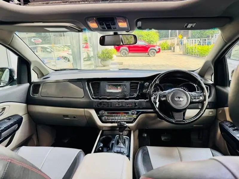Kia Carnival Luxury 7 Seat Sunroo 2015