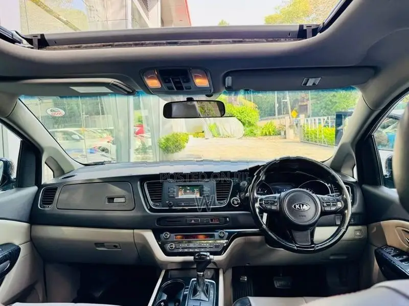 Kia Carnival Luxury 7 Seat Sunroo 2015